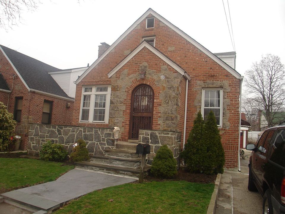 1st image of 6329 Ellwell Cres