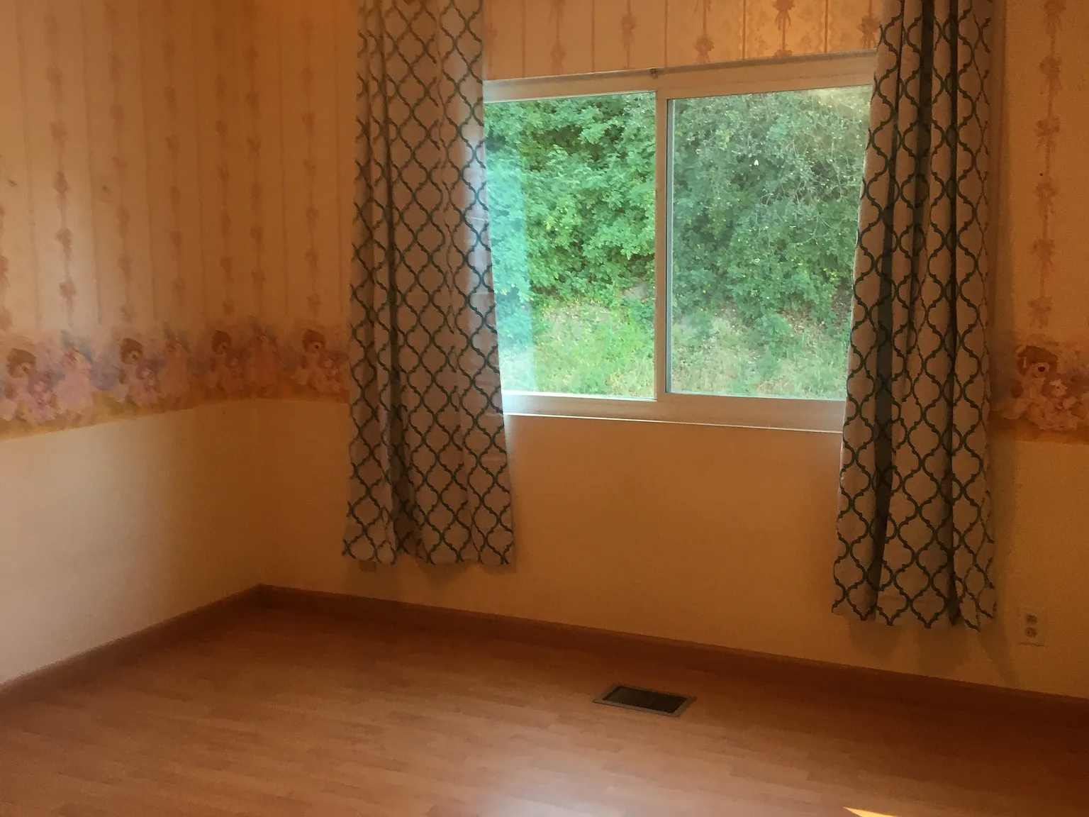 5 bed, 2357 sqft, $4,500 — Photo 4
