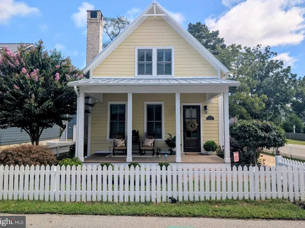 14274 Calvert St, Solomons, MD 20688