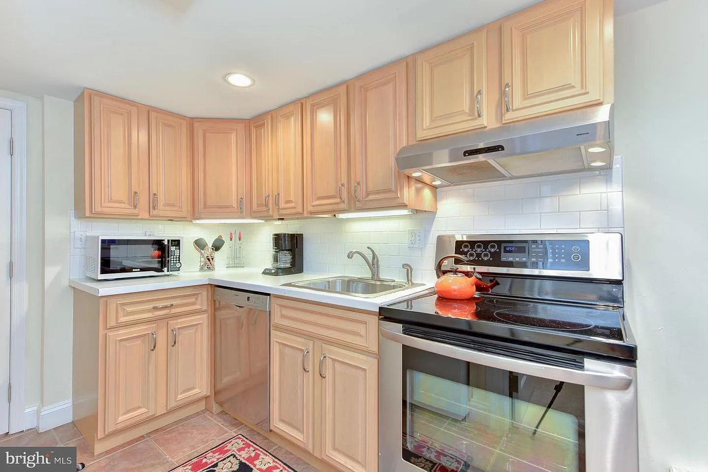 1831 Mintwood Pl NW — Photo 1