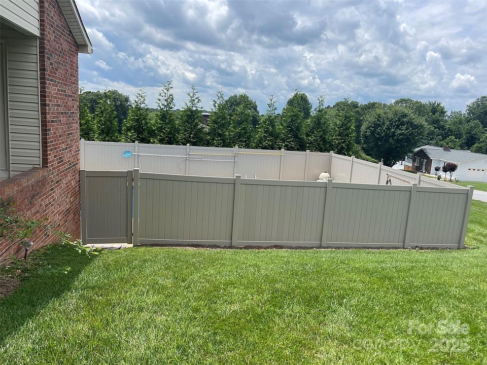 house③ 2963 Freezer Locker Rd, Hudson, NC 28638 | Zillow