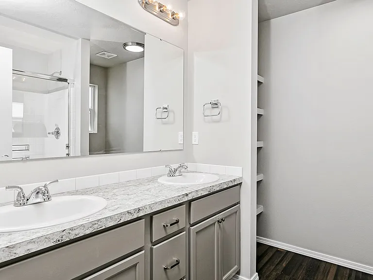 2662 W Balboa Dr — Photo 9