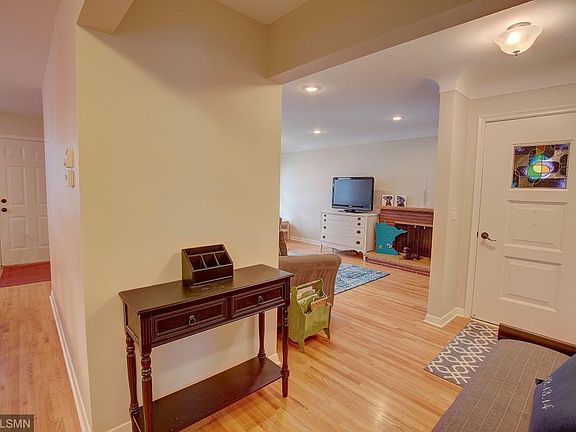 4th image of 621 Park Valley Dr W