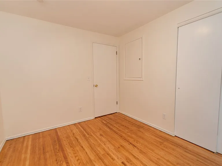 5 Adeane Dr W — Photo 16