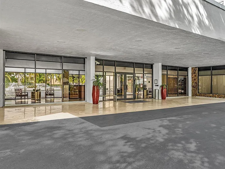 10000 W Bay Harbor Dr #201 — Photo 29