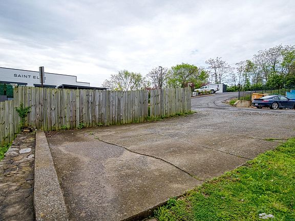 5th image of 1313 2nd Ave S