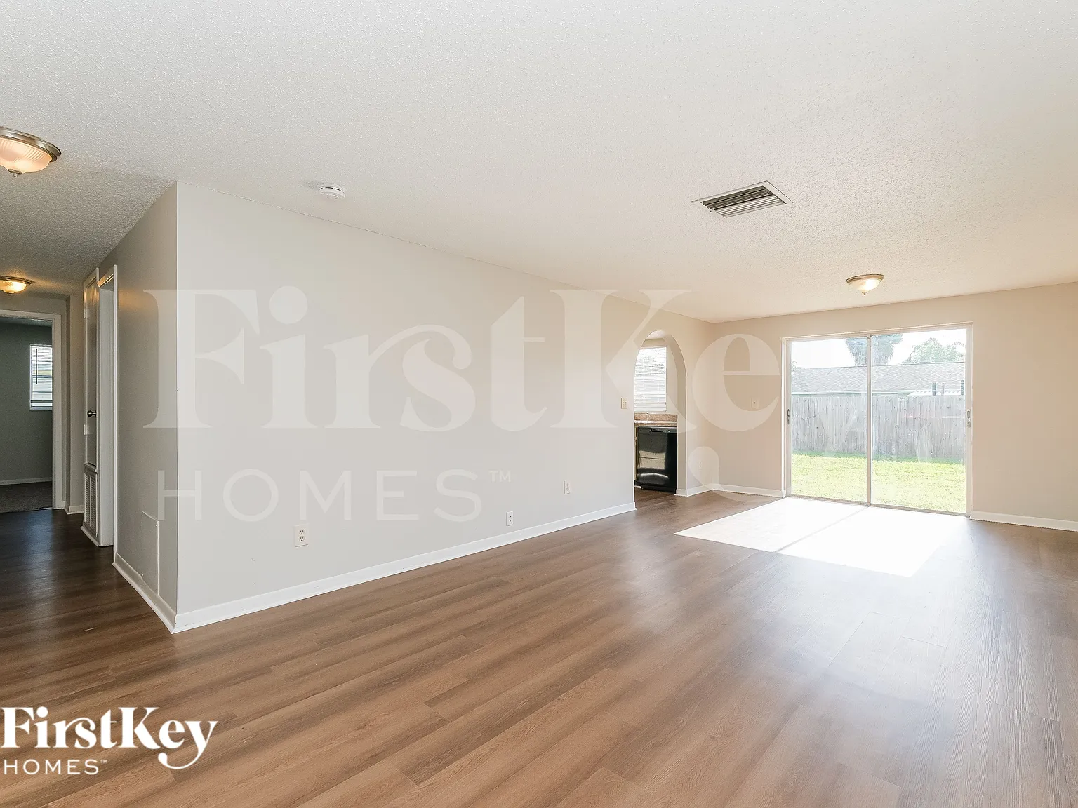 4 bed, 2.0 bath, 1155 sqft, $1,955 — Photo 4