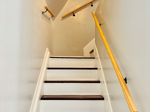 4th image of 252 S 6th Ave #3