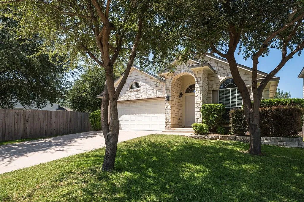 3 bed, 2.0 bath, 1702 sqft, $1,925 — Photo 2