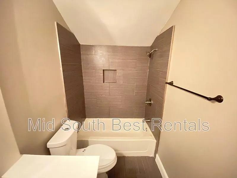 Building Photo - 5845 Plum Valley Dr