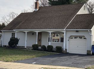 16 Roxy Ave, Edison, NJ 08820