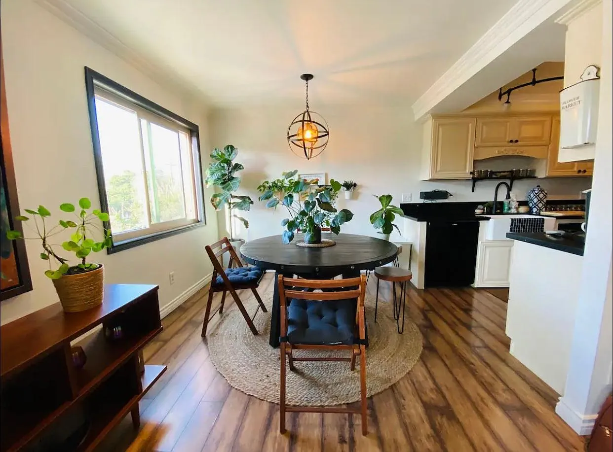 830 N Dalton Ave — Photo 2