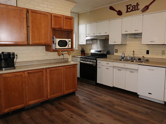 4th image of 203 N Main St