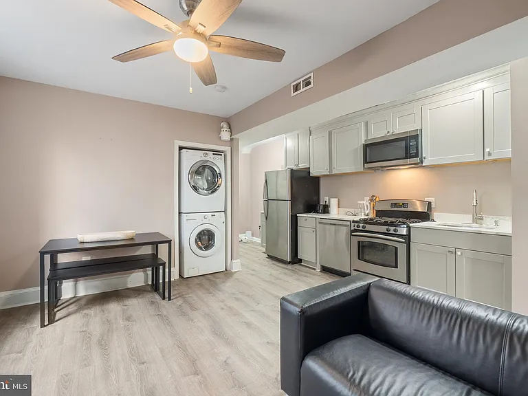1526 V St SE #2 — Photo 6
