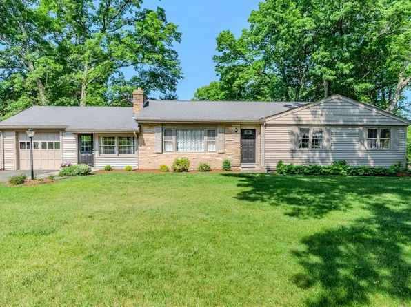 44 Squire Ln, Springfield, MA 01118