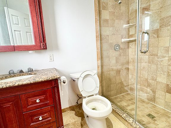 5th image of 127 Maybury Ave #1