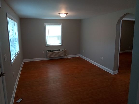5th image of 562 Woodland Ave