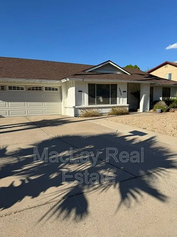 3 bed, 2.0 bath, 1936 sqft, $2,600 — Photo 1
