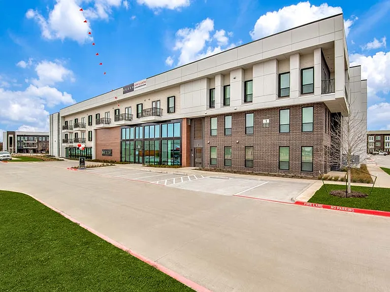Mezzo Apartments — Photo 41