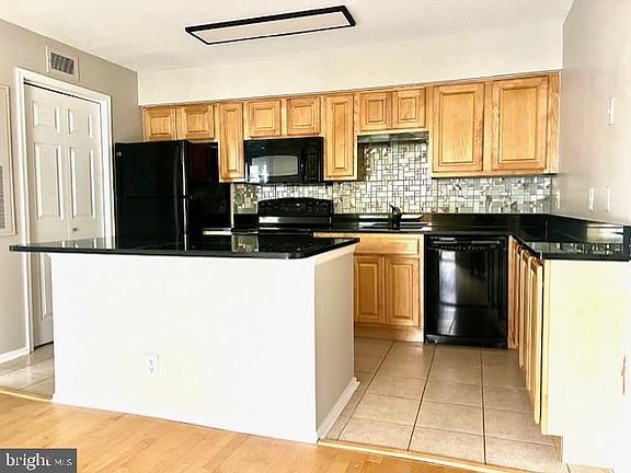 4th image of 3304 Wyndham Cir APT 236