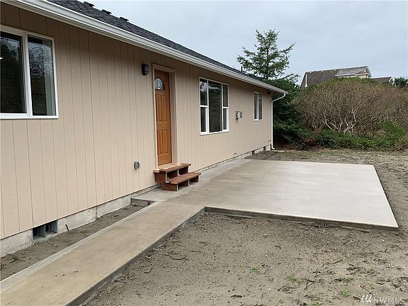 Large patio seems to go on forever!