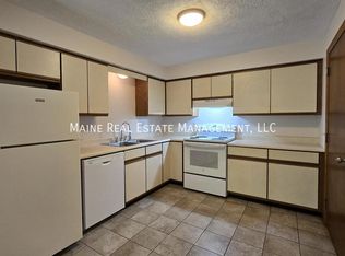 8 Hartley St APT 7, Lewiston, ME 04240