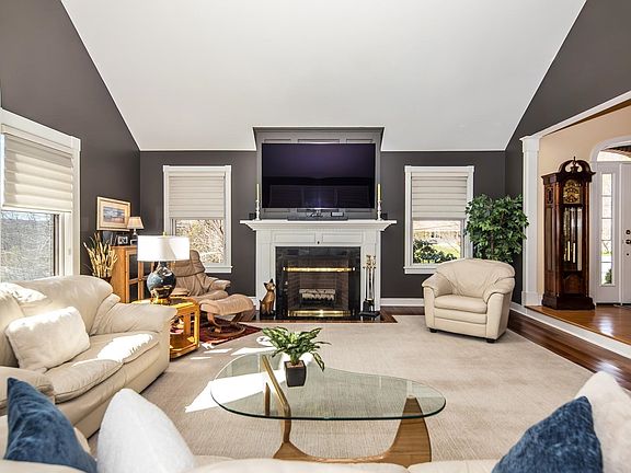5th image of 10 Upland Drive