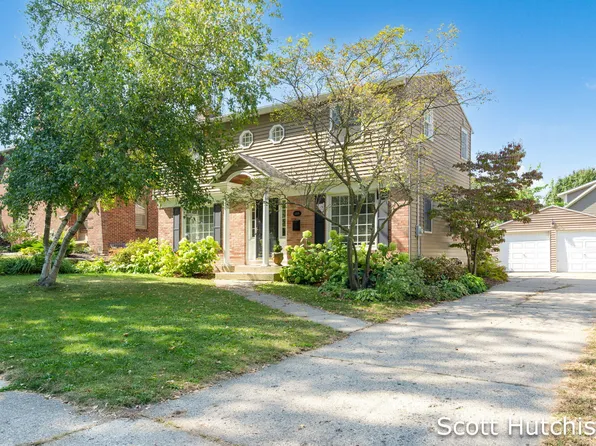 1555 Groton Rd SE, East Grand Rapids, MI 49506