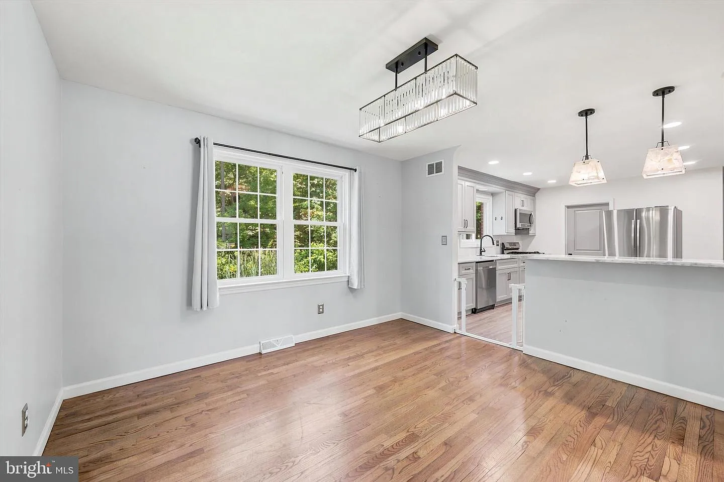 4 bed, 2.5 bath, 2100 sqft, $3,250 — Photo 4