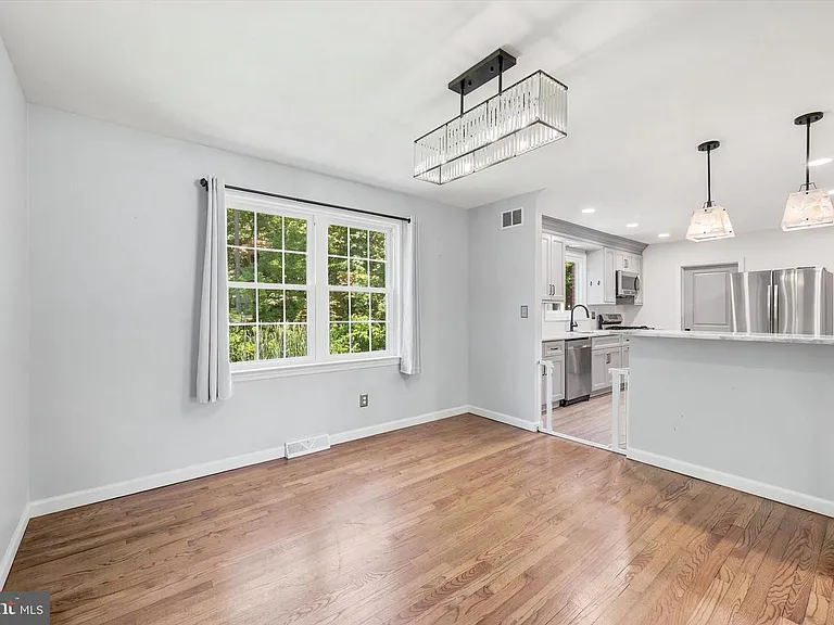 6 Janice Dr — Photo 4