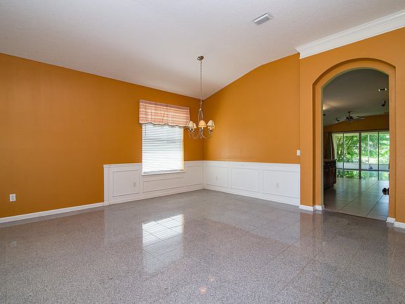 4th image of 3826 Hartwood Ln