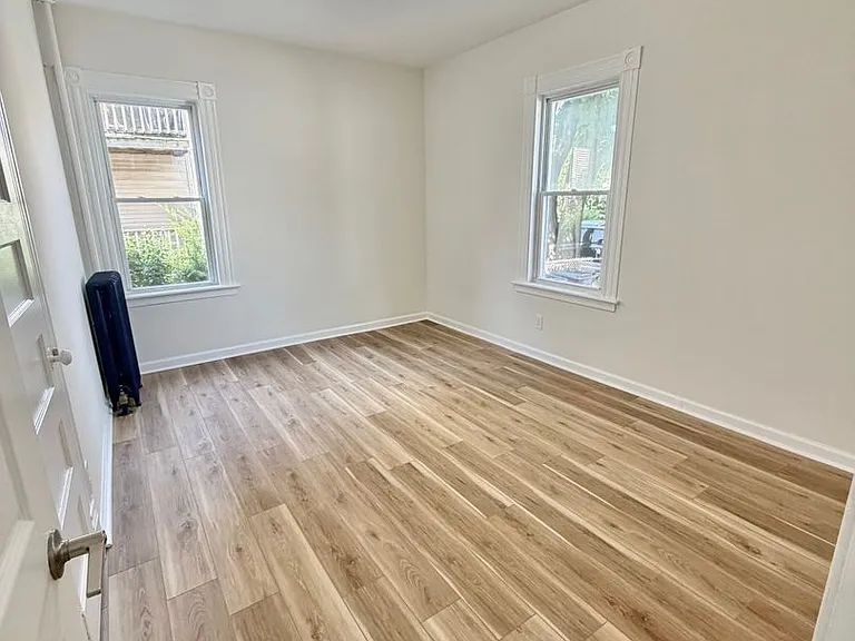 699 Stanley St — Photo 23