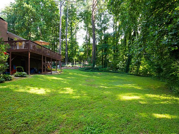3rd image of 301 Kings Ct NE