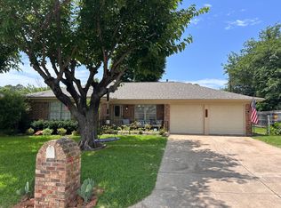 1117 Greendale Dr, Bedford, TX 76022