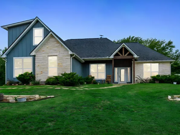 10856 Whispering Oaks Dr, Hearne, TX 77859