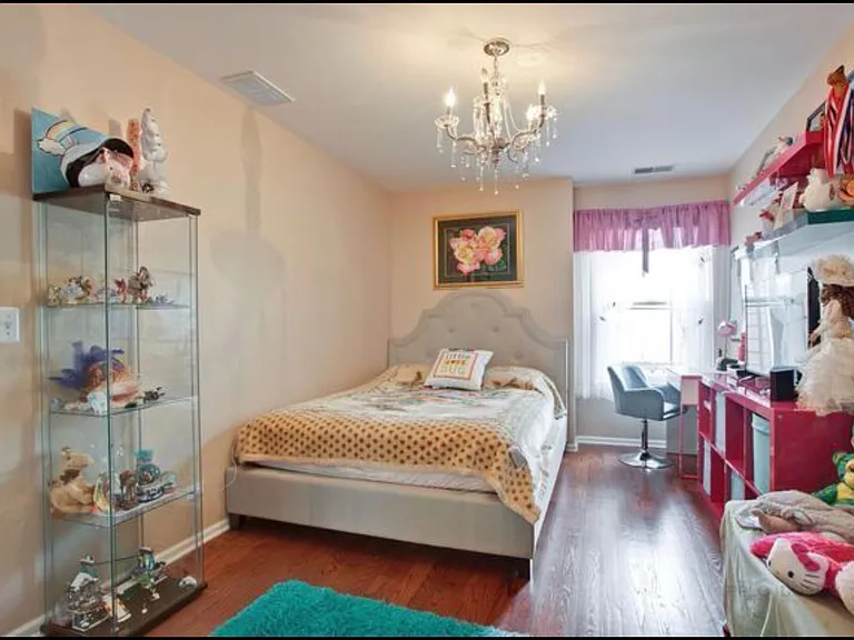 1903 Crenshaw Cir — Photo 16