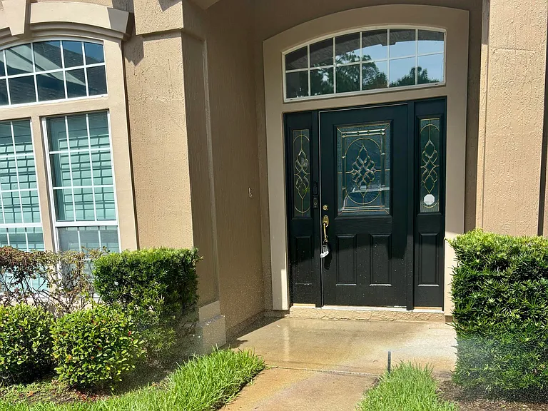 11827 Crusselle Dr — Photo 2