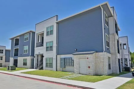 1103 N State Highway 121 — Photo 2