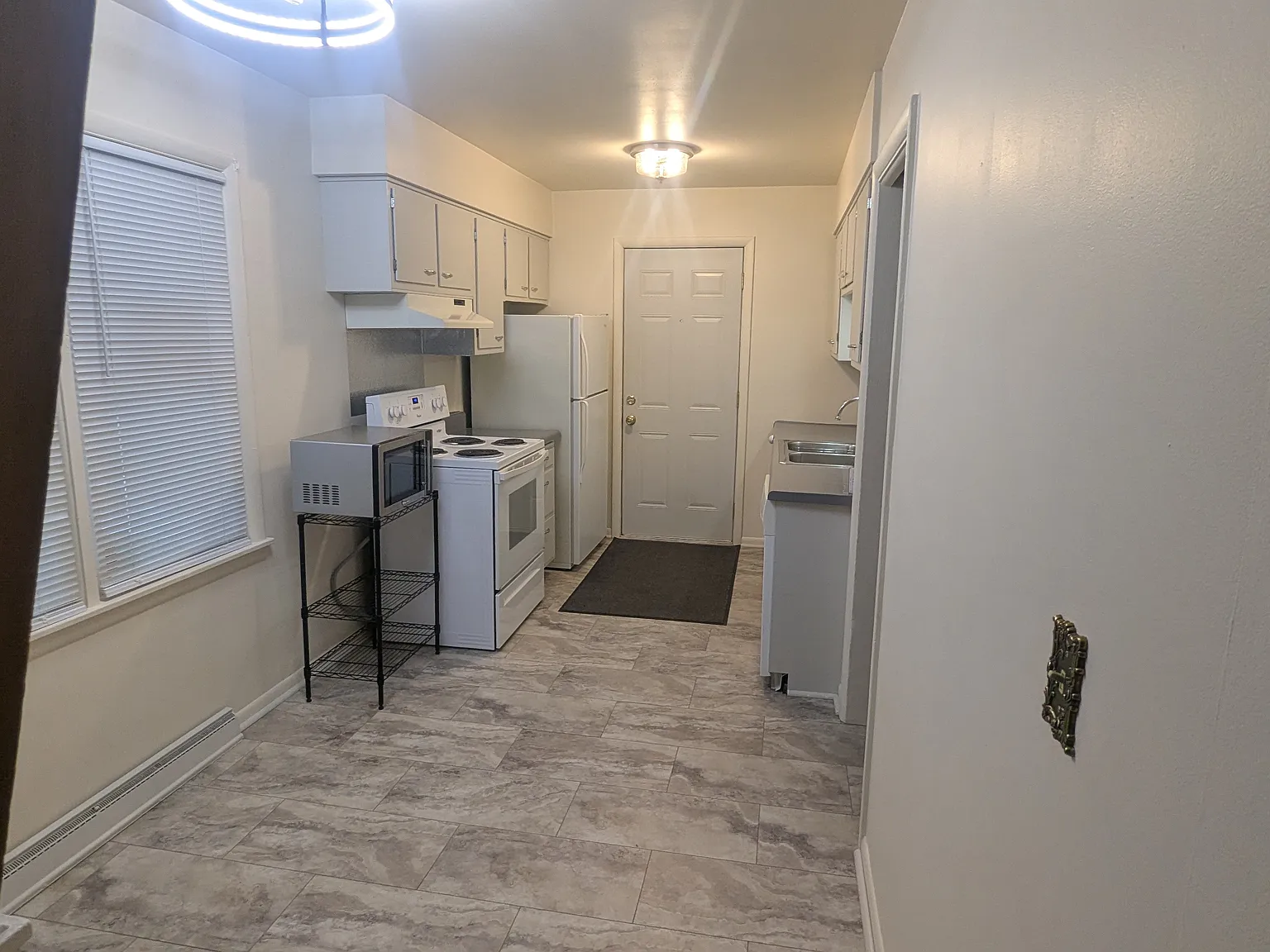 3 bed, 1284 sqft, $2,000 — Photo 3