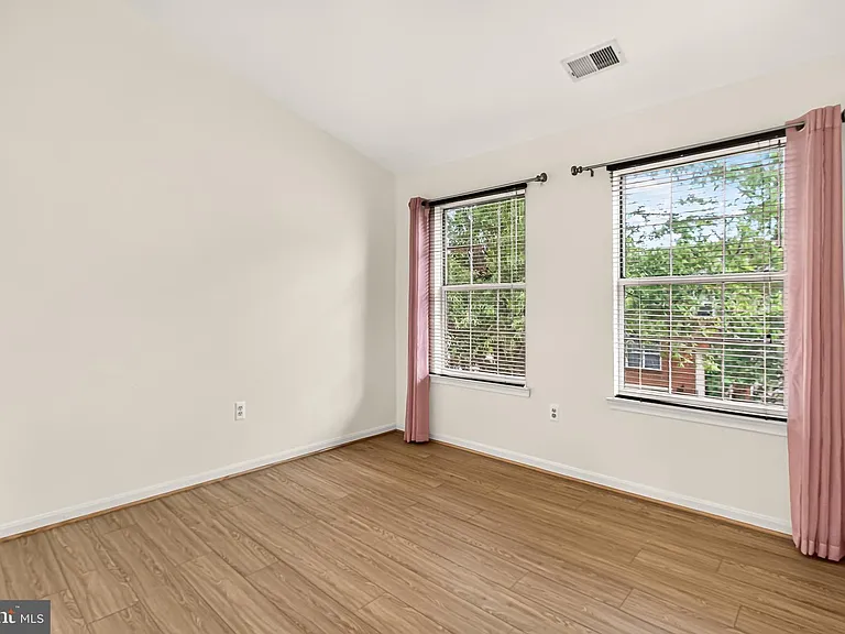 14637 Stream Pond Dr — Photo 31