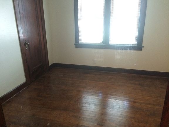 4th image of 932 N Tacoma Ave