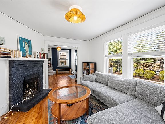 3rd image of 76 Paul Revere Rd