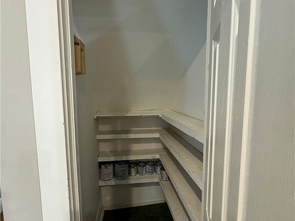 4th image of 7 N Jefferson St