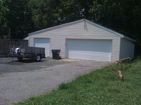 Detached 3-car garage