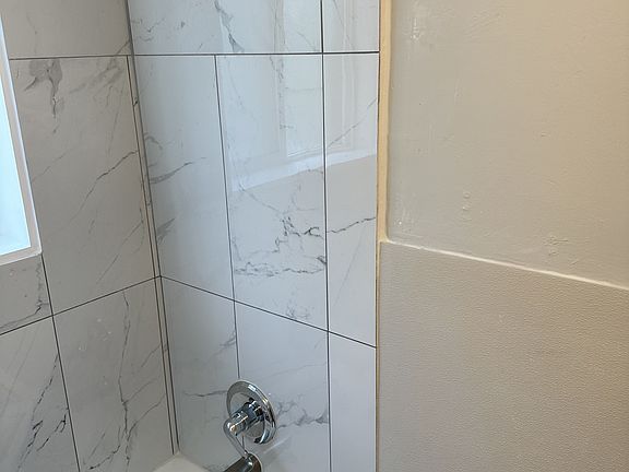 4th image of 231 N Logan St #7