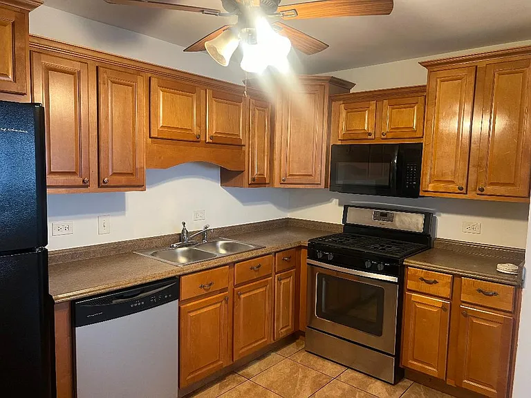 4421 Prescott Ave — Photo 2