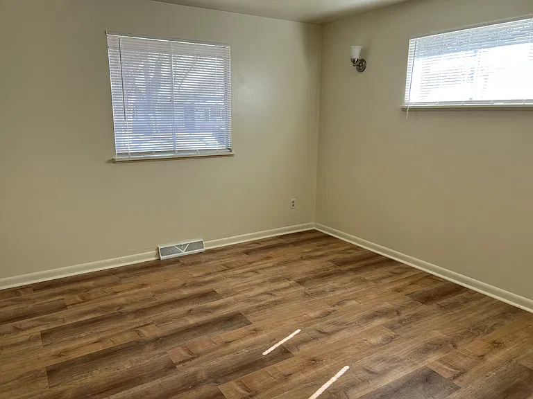 1033 Grant St — Photo 7