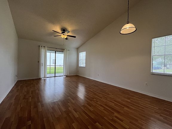 2nd image of 102 Candlewick Ct