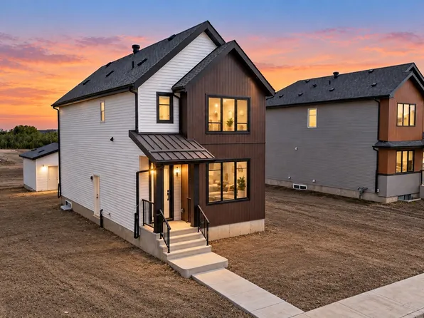 18707 130th St NW, Edmonton, AB T6V 0E9