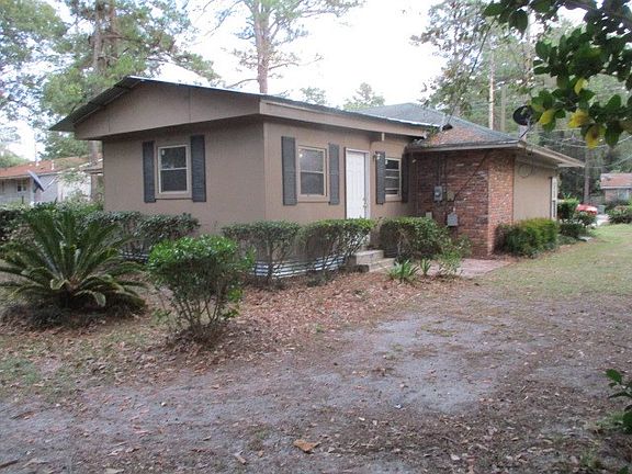 5th image of 438 University Dr